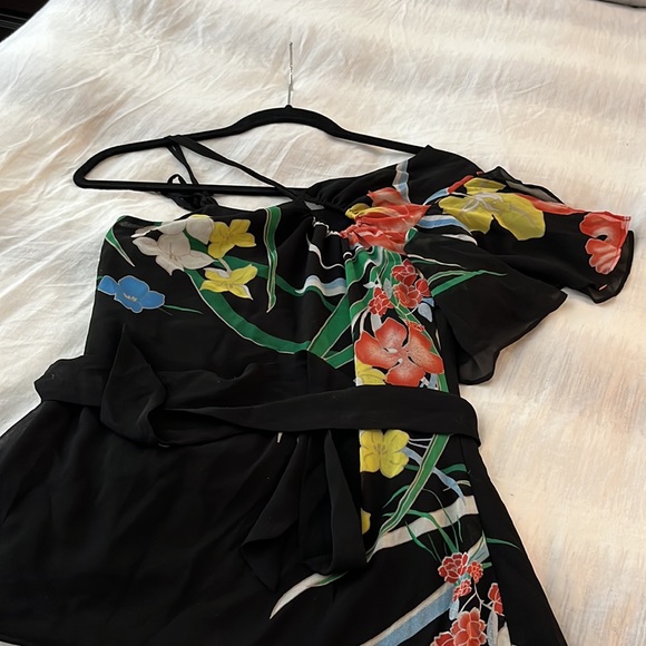 Cute Bebe one shoulder summer top - Picture 4 of 4